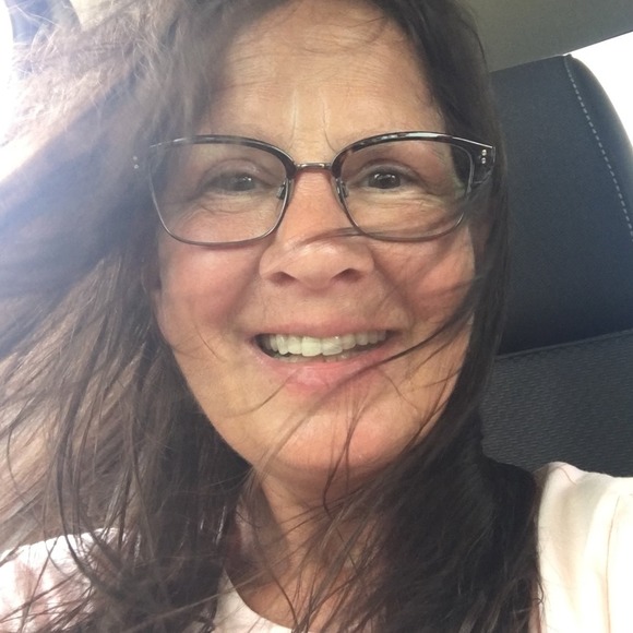 Meet your Posher, Cynthia - Picture 1 of 1